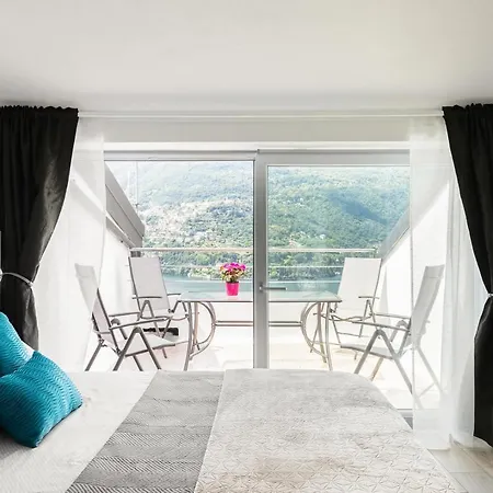 Vista Con Terrazza Apartment
